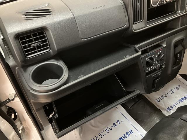 ハイゼットカーゴスペシャル／走行２．９万キロ／車検整備渡し／１年保証付／走行２．９万キロ／車検整備渡し／１年間走行距離無制限保証／４ＡＴ／ＦＭ＆ＡＭラジオ／ＵＳＢ接続／オートライト／アイドリングストップ／（大阪府）の中古車