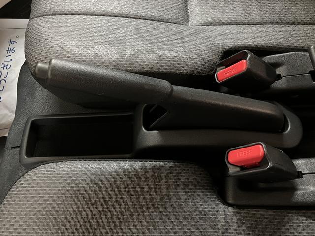 ハイゼットカーゴスペシャル／走行２．９万キロ／車検整備渡し／１年保証付／走行２．９万キロ／車検整備渡し／１年間走行距離無制限保証／４ＡＴ／ＦＭ＆ＡＭラジオ／ＵＳＢ接続／オートライト／アイドリングストップ／（大阪府）の中古車