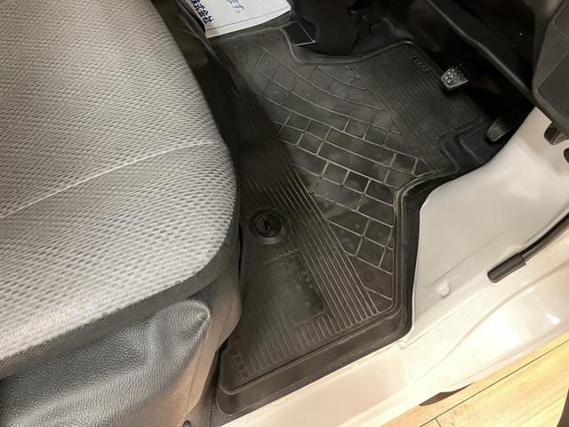 ハイゼットカーゴスペシャル／走行２．９万キロ／車検整備渡し／１年保証付／走行２．９万キロ／車検整備渡し／１年間走行距離無制限保証／４ＡＴ／ＦＭ＆ＡＭラジオ／ＵＳＢ接続／オートライト／アイドリングストップ／（大阪府）の中古車