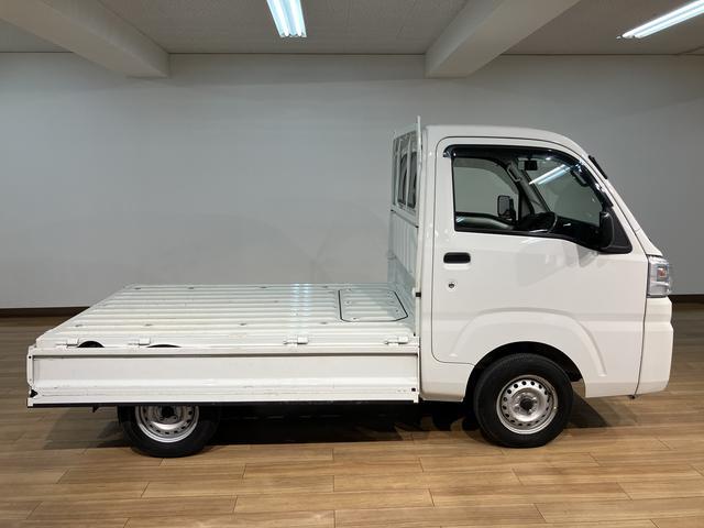 ハイゼットトラックスタンダード　２ＷＤ／５ＭＴ／令和２年式／走行４．１万キロ令和２年式／走行４．１万キロ／２ＷＤ／５ＭＴ／ゲートプロテクター／リヤガラススモーク／１年間距離無制限保証／エアコン／パワステ（大阪府）の中古車