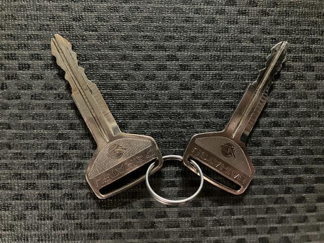 ハイゼットトラックスタンダード　２ＷＤ／５ＭＴ／令和２年式／走行４．１万キロ令和２年式／走行４．１万キロ／２ＷＤ／５ＭＴ／ゲートプロテクター／リヤガラススモーク／１年間距離無制限保証／エアコン／パワステ（大阪府）の中古車
