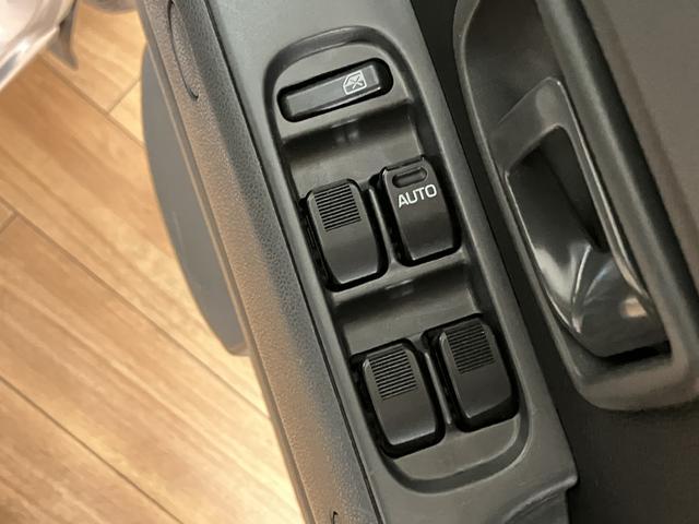 ハイゼットカーゴクルーズリミテッド/走行1.1万キロ/車検整備渡し/1年保証走行1.1万キロ/ナビ/Bluetooth/ドラレコ/ETC/車検整備渡し/1年間走行距離無制限保証/パワーウインドウ/電動格納ミラー/キーレス/オーバーヘッドシェルフ/トップシェイドガラス/(大阪府)の中古車