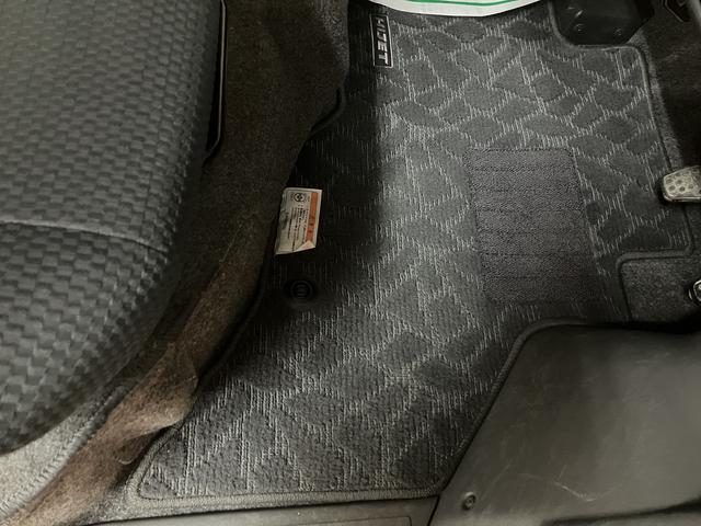 ハイゼットカーゴクルーズリミテッド/走行1.1万キロ/車検整備渡し/1年保証走行1.1万キロ/ナビ/Bluetooth/ドラレコ/ETC/車検整備渡し/1年間走行距離無制限保証/パワーウインドウ/電動格納ミラー/キーレス/オーバーヘッドシェルフ/トップシェイドガラス/(大阪府)の中古車