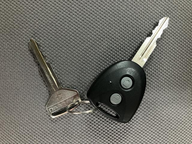 ミライースＬ　ＳＡ／走行１．１万ｋｍ／ＣＤチューナー／キーレス１年間走行距離無制限保証／走行１．１万ｋｍ／ＣＤチューナー／マニュアルエアコン／キーレスエントリー／ハロゲンヘッドライト／マット／バイザー／車検整備渡し（大阪府）の中古車