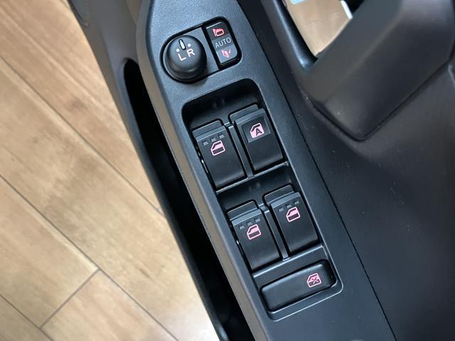 ミライースＧ　リミテッドＳＡIII／走行１．３万キロ／ＤＶＤチューナー走行１．３万キロ／純正ＣＤ＆ＤＶＤチューナー／バックカメラ／１年間走行距離無制限保証／衝突軽減ブレーキ／ＬＥＤヘッドライト／電動格納ミラー／プッシュスタート／コーナーセンサー／サイドエアバッグ／（大阪府）の中古車