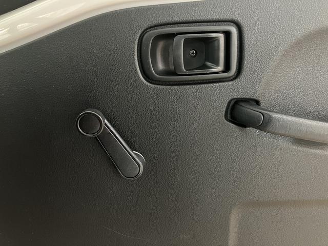 ハイゼットトラックスタンダード／ＡＭ・ＦＭラジオ／ＥＴＣ／オートライト走行４．６万ｋｍ／ＡＭ・ＦＭラジオ／ＥＴＣ／ハロゲンヘッドライト／オートライト／オートハイビーム／助手席エアバック／コーナーセンサー／マット／バイザー／マニュアルエアコン（大阪府）の中古車