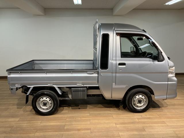 ハイゼットトラックジャンボ　３ＡＴ／２ＷＤ／車検整備付き平成２４年式／走行７．８万キロ／２ＷＤ／３ＡＴ／車検整備付き／パワーウィンド／ＡＭ／ＦＭ／ゲートプロテクター／１年間距離無制限保証／ラバーマット／ロングバイザー（大阪府）の中古車