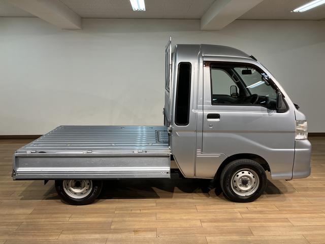 ハイゼットトラックジャンボ　３ＡＴ／２ＷＤ／車検整備付き平成２４年式／走行７．８万キロ／２ＷＤ／３ＡＴ／車検整備付き／パワーウィンド／ＡＭ／ＦＭ／ゲートプロテクター／１年間距離無制限保証／ラバーマット／ロングバイザー（大阪府）の中古車