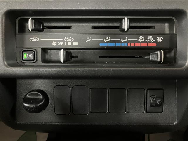 ハイゼットトラックスタンダード／走行６．５万ｋｍ／ＣＤ・ラジオチューナー１年間走行距離無制限保証／走行６．５万ｋｍ／ＣＤ・ラジオチューナー／マニュアルエアコン／ハロゲンヘッドライト／板キー２枚／ラバーマット（大阪府）の中古車