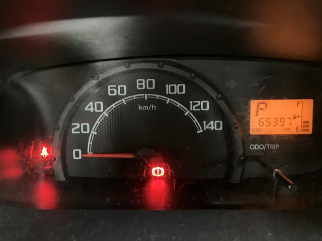 ハイゼットトラックスタンダード／走行６．５万ｋｍ／ＣＤ・ラジオチューナー１年間走行距離無制限保証／走行６．５万ｋｍ／ＣＤ・ラジオチューナー／マニュアルエアコン／ハロゲンヘッドライト／板キー２枚／ラバーマット（大阪府）の中古車