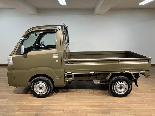 ハイゼットトラックスタンダード／走行６．５万ｋｍ／ＣＤ・ラジオチューナー１年間走行距離無制限保証／走行６．５万ｋｍ／ＣＤ・ラジオチューナー／マニュアルエアコン／ハロゲンヘッドライト／板キー２枚／ラバーマット（大阪府）の中古車