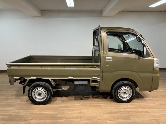 ハイゼットトラックスタンダード／走行６．５万ｋｍ／ＣＤ・ラジオチューナー１年間走行距離無制限保証／走行６．５万ｋｍ／ＣＤ・ラジオチューナー／マニュアルエアコン／ハロゲンヘッドライト／板キー２枚／ラバーマット（大阪府）の中古車