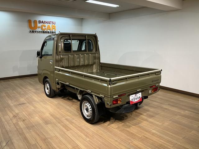 ハイゼットトラックスタンダード／走行６．５万ｋｍ／ＣＤ・ラジオチューナー１年間走行距離無制限保証／走行６．５万ｋｍ／ＣＤ・ラジオチューナー／マニュアルエアコン／ハロゲンヘッドライト／板キー２枚／ラバーマット（大阪府）の中古車