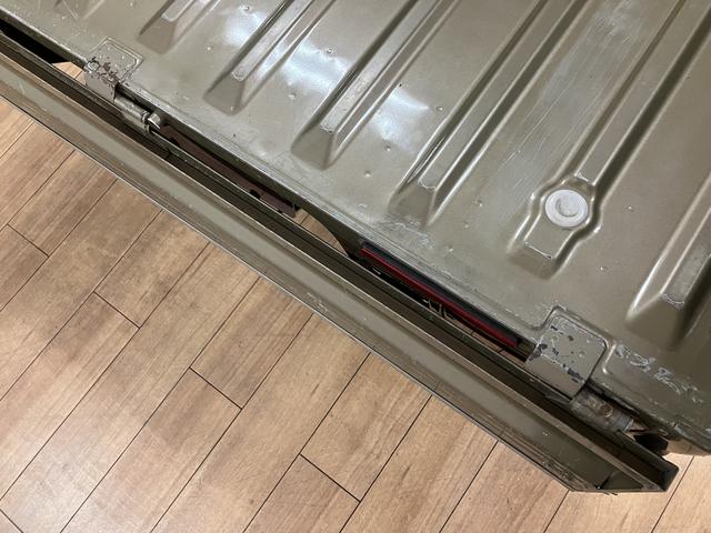 ハイゼットトラックスタンダード／走行６．５万ｋｍ／ＣＤ・ラジオチューナー１年間走行距離無制限保証／走行６．５万ｋｍ／ＣＤ・ラジオチューナー／マニュアルエアコン／ハロゲンヘッドライト／板キー２枚／ラバーマット（大阪府）の中古車