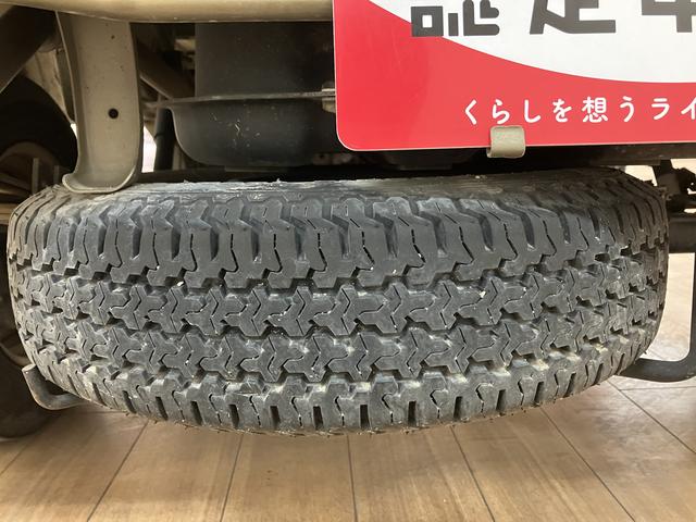 ハイゼットトラックスタンダード／走行６．５万ｋｍ／ＣＤ・ラジオチューナー１年間走行距離無制限保証／走行６．５万ｋｍ／ＣＤ・ラジオチューナー／マニュアルエアコン／ハロゲンヘッドライト／板キー２枚／ラバーマット（大阪府）の中古車