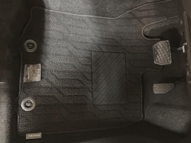 ロッキープレミアム／４ＷＤ／大画面ナビ／全方位カメラ／前後ドラレコ／大画面ナビ／全方位カメラ／前後ドラレコ／クルコン／ＥＴＣ／カーテンエアバッグ／サイドエアバッグ／衝突軽減ブレーキ／リヤフォグ／ＬＥＤヘッドライト／ＬＥＤフォグランプ／ＨＤＭＩ接続／シートヒーター／（大阪府）の中古車