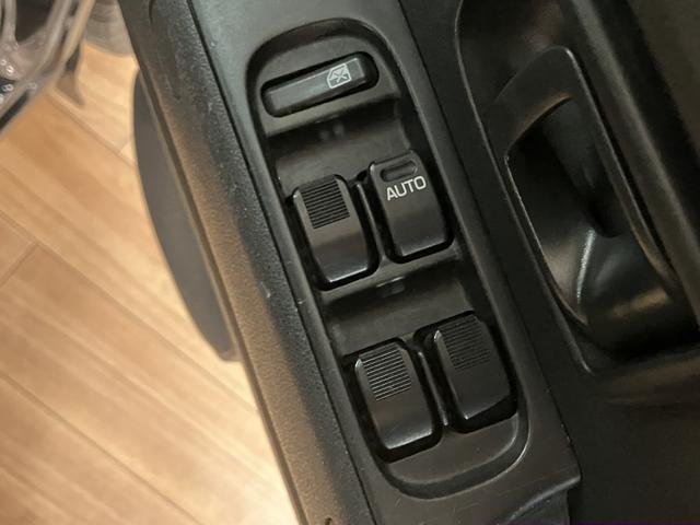 ハイゼットカーゴデッキバンＧ　ＳＡIII　　ＣＤステレオ／車検整備付き令和３年式／走行８．３万キロ／車検整備付き／ＣＤステレオ（ＣＵＫ−Ｗ６９Ｄ）／キーレスエントリー／ＬＥＤヘッドライト／フォグランプ／電動格納式ドアミラー／パワーウィンド／（大阪府）の中古車