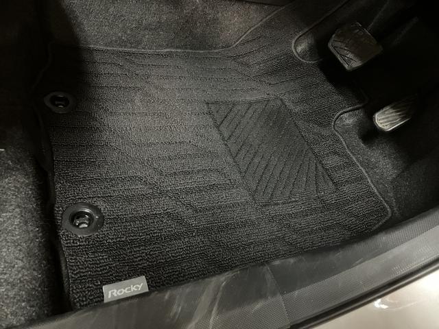 ロッキープレミアムＧ　ＨＥＶ　ナビ・前後ドラレコ・クルコンＲ５年式・走行距離３．４万キロ・純正７インチナビ・ナビ連動前後ドラレコ・クルーズコントロール・運転席／助手席シートヒーター・電子パーキング・ブレーキホールド・ＡＣ１００Ｖ電源・キーフリー２個（大阪府）の中古車