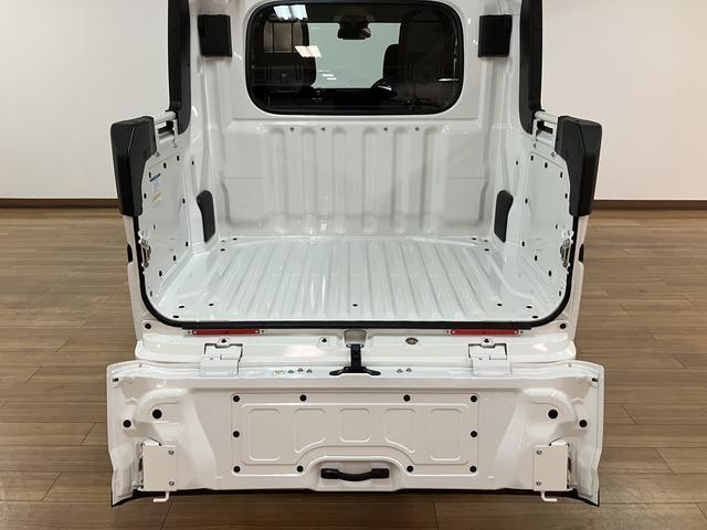 ハイゼットカーゴデッキバンＬ　令和７年式／走行６キロ／ＣＶＴデッキバン／令和７年式／走行６キロ／衝突軽減ブレーキ／パワーウィンド／アイドリングストップ／コーナーセンサー／（大阪府）の中古車