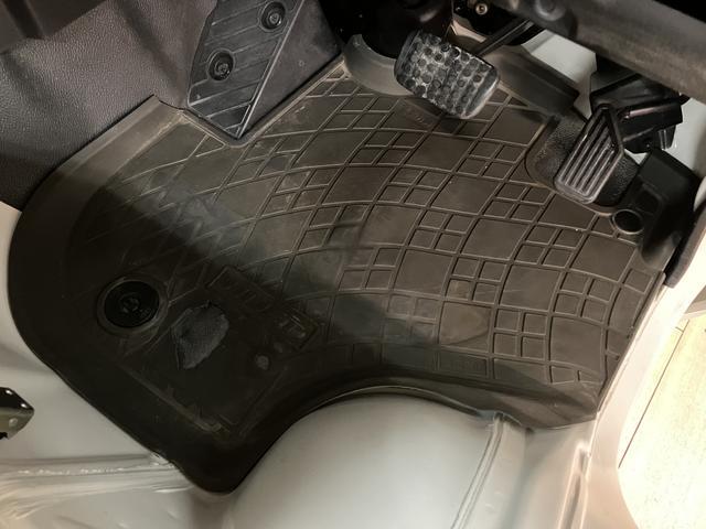 ハイゼットトラックスタンダード/走行5.9万km/AM・FMラジオ/平成28年1年間走行距離無制限保証/平成28年式/走行5.9万km/AM・FMラジオ/3AT/ハロゲンヘッドライト/マニュアルエアコン/マット/バイザー/車検整備渡し(大阪府)の中古車