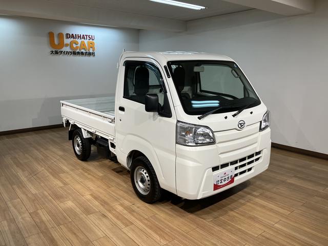 ハイゼットトラックスタンダード 2WD/5MT/令和3年式/荷台作業灯令和3年式/走行7.0万キロ/5MT/2WD/荷台作業灯/AM/FMラジオ/テールゲートチェーン/ラバーマット/ロングバイザー/ハロゲンヘッドライト/オートライト(大阪府)の中古車