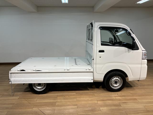 ハイゼットトラックスタンダード 2WD/5MT/令和3年式/荷台作業灯令和3年式/走行7.0万キロ/5MT/2WD/荷台作業灯/AM/FMラジオ/テールゲートチェーン/ラバーマット/ロングバイザー/ハロゲンヘッドライト/オートライト(大阪府)の中古車