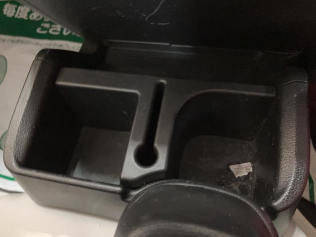 ハイゼットトラックスタンダード 2WD/5MT/令和3年式/荷台作業灯令和3年式/走行7.0万キロ/5MT/2WD/荷台作業灯/AM/FMラジオ/テールゲートチェーン/ラバーマット/ロングバイザー/ハロゲンヘッドライト/オートライト(大阪府)の中古車