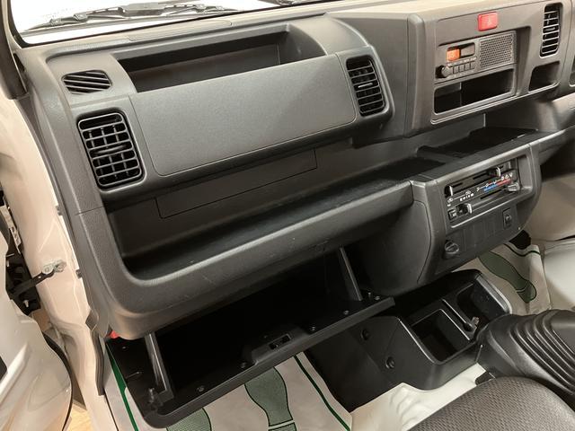 ハイゼットトラックスタンダード 2WD/5MT/令和3年式/荷台作業灯令和3年式/走行7.0万キロ/5MT/2WD/荷台作業灯/AM/FMラジオ/テールゲートチェーン/ラバーマット/ロングバイザー/ハロゲンヘッドライト/オートライト(大阪府)の中古車