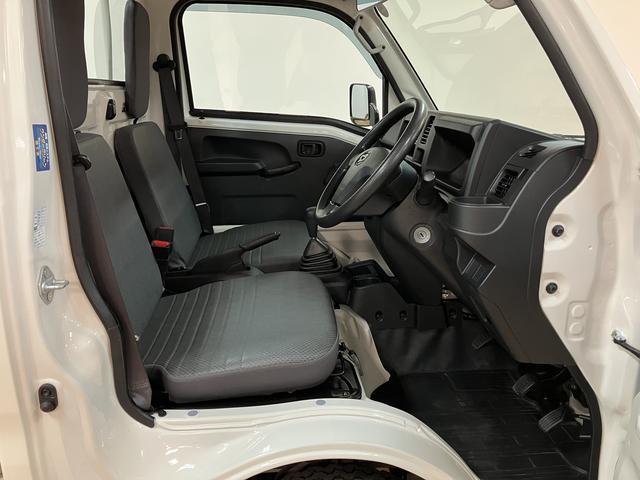 ハイゼットトラックスタンダード 2WD/5MT/令和3年式/荷台作業灯令和3年式/走行7.0万キロ/5MT/2WD/荷台作業灯/AM/FMラジオ/テールゲートチェーン/ラバーマット/ロングバイザー/ハロゲンヘッドライト/オートライト(大阪府)の中古車