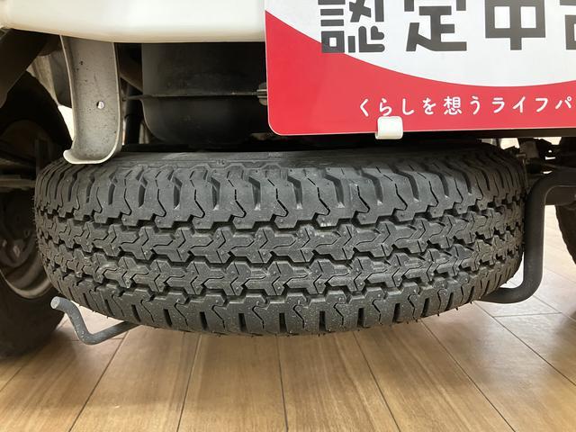 ハイゼットトラックスタンダード 2WD/5MT/令和3年式/荷台作業灯令和3年式/走行7.0万キロ/5MT/2WD/荷台作業灯/AM/FMラジオ/テールゲートチェーン/ラバーマット/ロングバイザー/ハロゲンヘッドライト/オートライト(大阪府)の中古車