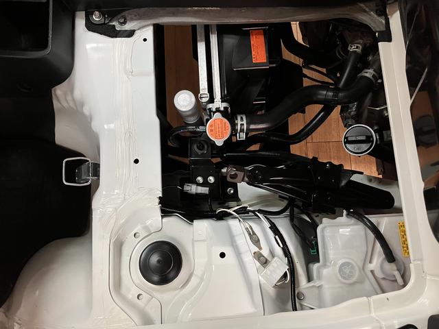 ハイゼットトラックスタンダード 2WD/5MT/令和3年式/荷台作業灯令和3年式/走行7.0万キロ/5MT/2WD/荷台作業灯/AM/FMラジオ/テールゲートチェーン/ラバーマット/ロングバイザー/ハロゲンヘッドライト/オートライト(大阪府)の中古車