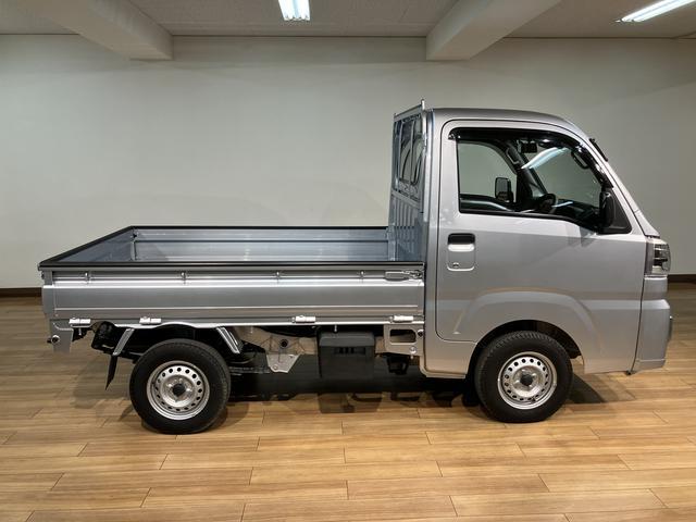 ハイゼットトラックスタンダード／４ＷＤ／５ＭＴ／走行２．１万キロ／新車保証継承４ＷＤ／５ＭＴ／走行２．１万キロ／令和６年式／新車保証継承／ＬＥＤヘッドライト／ＬＥＤフォグランプ／衝突軽減ブレーキ／荷台作業灯／ゲートプロテクター／ＦＭ＆ＡＭラジオ／（大阪府）の中古車