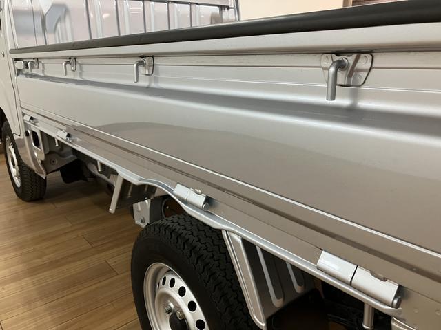 ハイゼットトラックスタンダード／４ＷＤ／５ＭＴ／走行２．１万キロ／新車保証継承４ＷＤ／５ＭＴ／走行２．１万キロ／令和６年式／新車保証継承／ＬＥＤヘッドライト／ＬＥＤフォグランプ／衝突軽減ブレーキ／荷台作業灯／ゲートプロテクター／ＦＭ＆ＡＭラジオ／（大阪府）の中古車