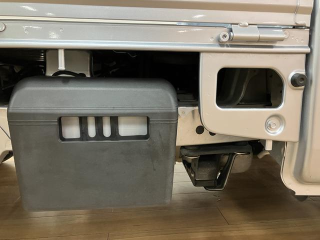 ハイゼットトラックスタンダード／４ＷＤ／５ＭＴ／走行２．１万キロ／新車保証継承４ＷＤ／５ＭＴ／走行２．１万キロ／令和６年式／新車保証継承／ＬＥＤヘッドライト／ＬＥＤフォグランプ／衝突軽減ブレーキ／荷台作業灯／ゲートプロテクター／ＦＭ＆ＡＭラジオ／（大阪府）の中古車