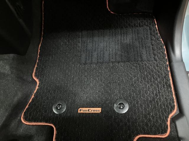 タントファンクロスターボ／令和５年式／走行１９０００キロ９インチディスプレイオーディオ／バックカメラ／前後ドラレコ／ＥＴＣ／電子パーキング／ブレーキホールド／本革巻ステアリング／ＬＥＤヘッドランプ／オートライト／オートエアコン／運転席・助手席シートヒーター（大阪府）の中古車