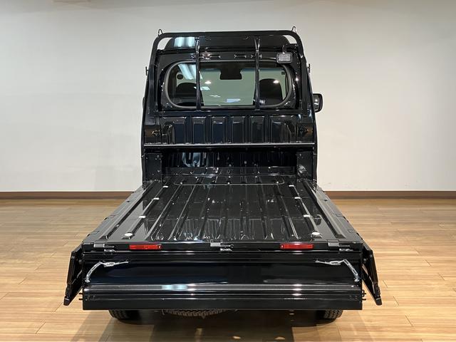 ハイゼットトラックジャンボエクストラ　２ＷＤ／ＣＶＴ／新車保証継承令和７年式／走行２１キロ／新車保証継承／２ＷＤ／ＣＶＴ／キーフリー／ＬＥＤヘッドライト／衝突軽減ブレーキ／フォグランプ／ラバーマット／電動格納式ドアミラー／アイドリングストップ（大阪府）の中古車