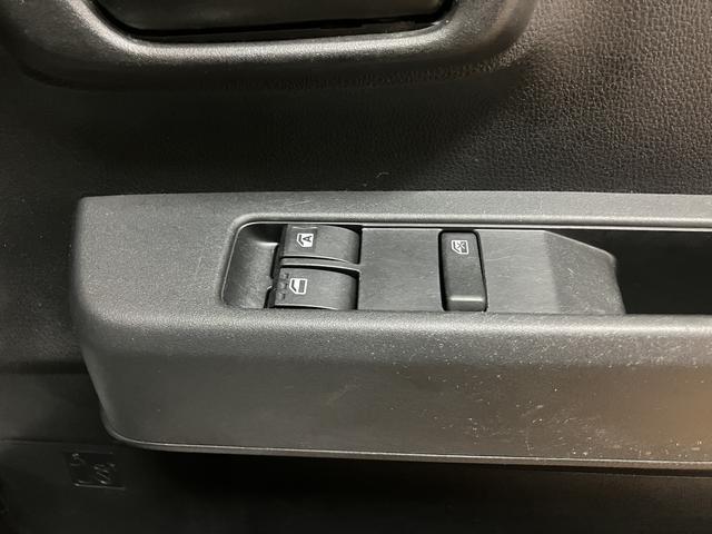 ハイゼットカーゴスペシャル 2WD/CVT/令和4年式/走行4.1万キロ令和4年式/走行4.1万キロ/2WD/CVT/AM、FMラジオ/車検整備付き/ラバーマット/バイザー/衝突軽減ブレーキ/アシストグリップ/アイドリングストップ/(大阪府)の中古車