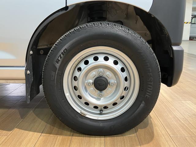 ハイゼットカーゴスペシャル 2WD/CVT/令和4年式/走行4.1万キロ令和4年式/走行4.1万キロ/2WD/CVT/AM、FMラジオ/車検整備付き/ラバーマット/バイザー/衝突軽減ブレーキ/アシストグリップ/アイドリングストップ/(大阪府)の中古車