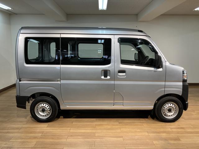 ハイゼットカーゴスペシャル 2WD/CVT/令和4年式/走行4.1万キロ令和4年式/走行4.1万キロ/2WD/CVT/AM、FMラジオ/車検整備付き/ラバーマット/バイザー/衝突軽減ブレーキ/アシストグリップ/アイドリングストップ/(大阪府)の中古車