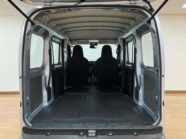 ハイゼットカーゴスペシャル 2WD/CVT/令和4年式/走行4.1万キロ令和4年式/走行4.1万キロ/2WD/CVT/AM、FMラジオ/車検整備付き/ラバーマット/バイザー/衝突軽減ブレーキ/アシストグリップ/アイドリングストップ/(大阪府)の中古車