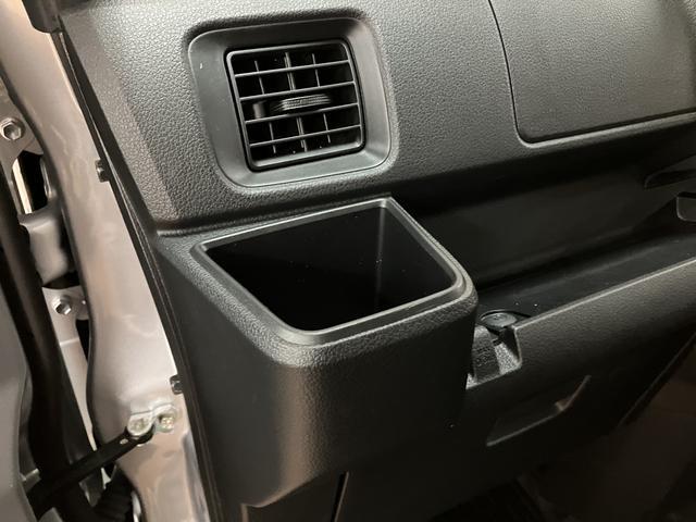 ハイゼットカーゴスペシャル 2WD/CVT/令和4年式/走行4.1万キロ令和4年式/走行4.1万キロ/2WD/CVT/AM、FMラジオ/車検整備付き/ラバーマット/バイザー/衝突軽減ブレーキ/アシストグリップ/アイドリングストップ/(大阪府)の中古車