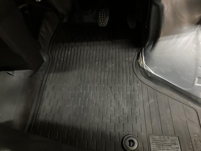 ハイゼットカーゴスペシャル 2WD/CVT/令和4年式/走行4.1万キロ令和4年式/走行4.1万キロ/2WD/CVT/AM、FMラジオ/車検整備付き/ラバーマット/バイザー/衝突軽減ブレーキ/アシストグリップ/アイドリングストップ/(大阪府)の中古車