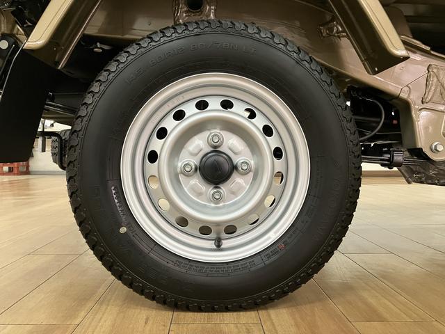 ハイゼットトラックジャンボエクストラ届出済未使用車　スマートアシスト　大型荷台作業灯　ＬＥＤヘッドライト　ＬＥＤフォグランプ　電動格納式ミラー　２ＷＤ　ＣＶＴ　アイドリングストップ　キーフリーシステム　プッシュスタート（大阪府）の中古車
