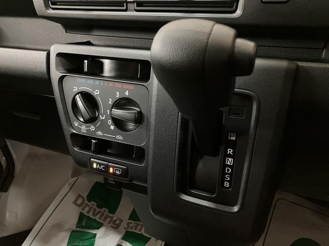 ハイゼットカーゴDX/令和8年式/走行4キロ/4WD/一年保証AM・FMラジオ/撥水ファブリックシート表皮/キーレスエントリー/オーバーヘッドシェルフ/アッパートレイ/オートライト/ユースフルナット/マニュアルエアコン/手引きサイドブレーキ(大阪府)の中古車