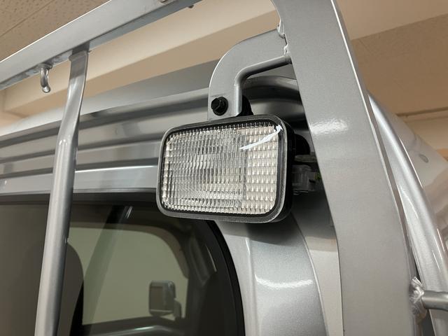 ハイゼットトラックジャンボ／４ＷＤ／５ＭＴ／パワーウインドウ／キーレス／荷台作業灯／テールゲートチェーン／マッドフラップ／フォグランプ／シートリクライニング／ＣＤチューナー／エアコン／パワステ／１年保証／（大阪府）の中古車