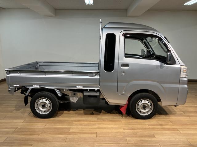 ハイゼットトラックジャンボ／４ＷＤ／５ＭＴ／パワーウインドウ／キーレス／荷台作業灯／テールゲートチェーン／マッドフラップ／フォグランプ／シートリクライニング／ＣＤチューナー／エアコン／パワステ／１年保証／（大阪府）の中古車