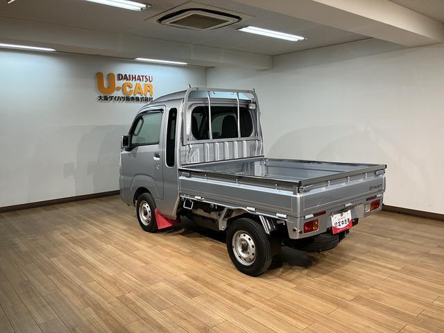 ハイゼットトラックジャンボ／４ＷＤ／５ＭＴ／パワーウインドウ／キーレス／荷台作業灯／テールゲートチェーン／マッドフラップ／フォグランプ／シートリクライニング／ＣＤチューナー／エアコン／パワステ／１年保証／（大阪府）の中古車