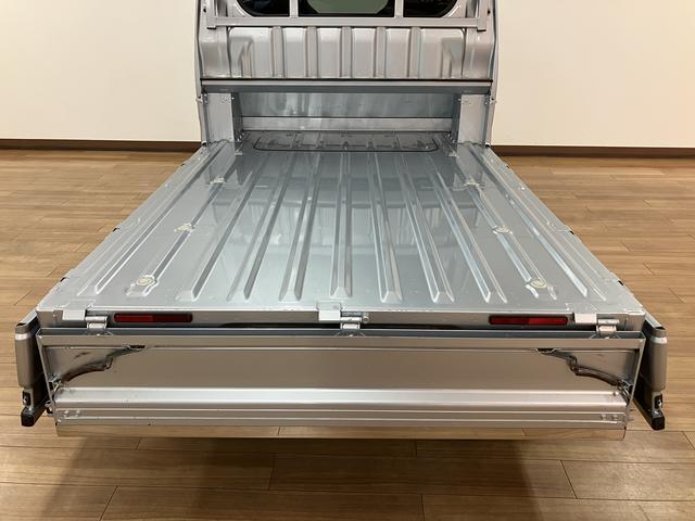 ハイゼットトラックジャンボ／４ＷＤ／５ＭＴ／パワーウインドウ／キーレス／荷台作業灯／テールゲートチェーン／マッドフラップ／フォグランプ／シートリクライニング／ＣＤチューナー／エアコン／パワステ／１年保証／（大阪府）の中古車