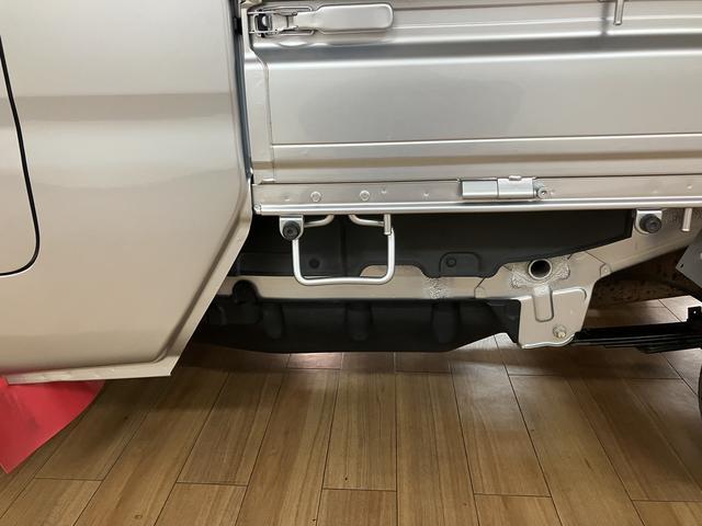 ハイゼットトラックジャンボ／４ＷＤ／５ＭＴ／パワーウインドウ／キーレス／荷台作業灯／テールゲートチェーン／マッドフラップ／フォグランプ／シートリクライニング／ＣＤチューナー／エアコン／パワステ／１年保証／（大阪府）の中古車
