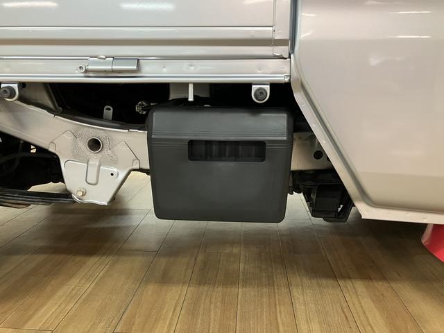 ハイゼットトラックジャンボ／４ＷＤ／５ＭＴ／パワーウインドウ／キーレス／荷台作業灯／テールゲートチェーン／マッドフラップ／フォグランプ／シートリクライニング／ＣＤチューナー／エアコン／パワステ／１年保証／（大阪府）の中古車